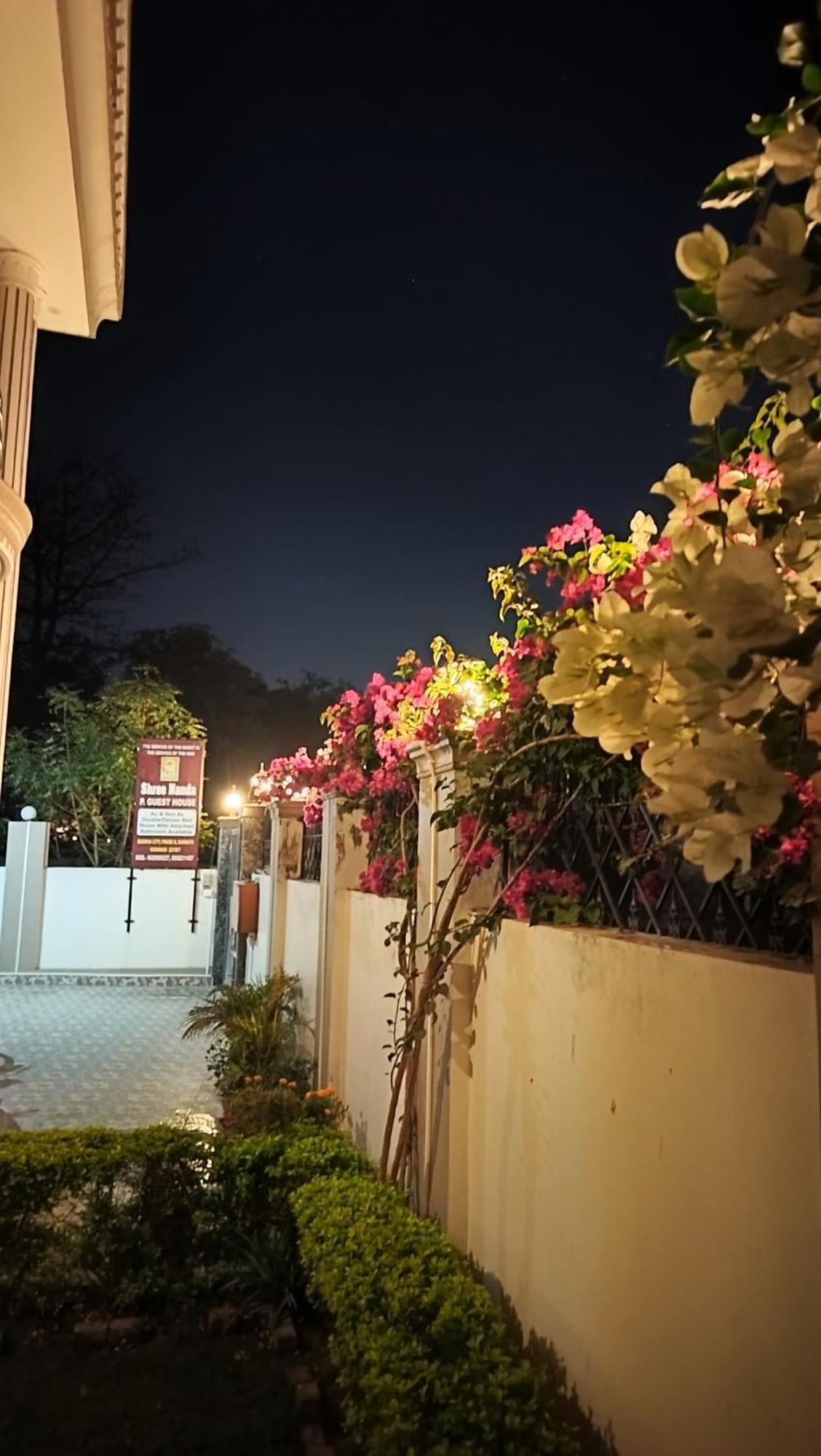 Shree Nanda Guest House バラナシ エクステリア 写真